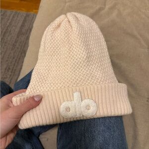 ALO beanie in cream and white!